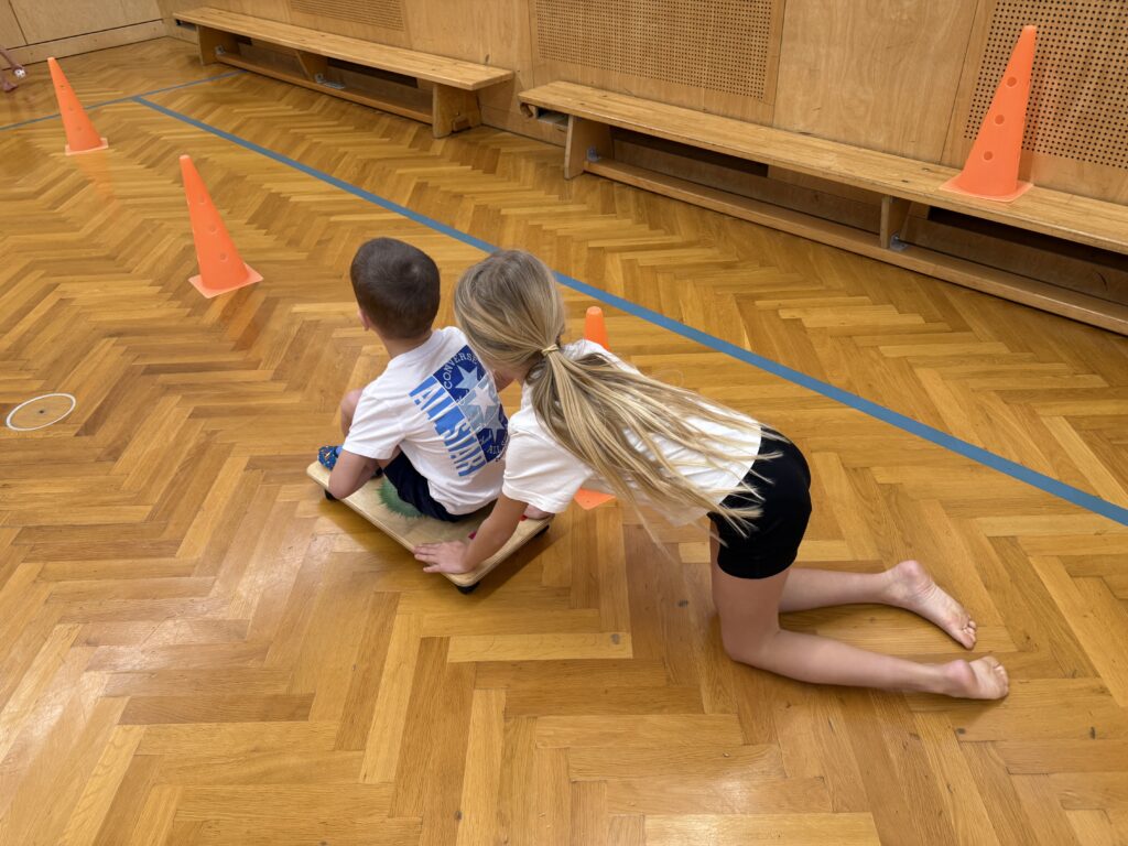 Lustige Stationen im Turnunterricht zum Thema: "Wintersport"