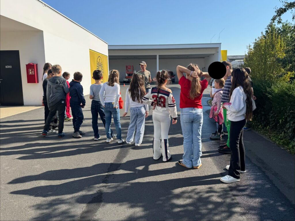 Zu Besuch beim ÖAMTC Gelände: Aktion: Hallo Auto